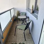 U Jelena S Parkovacim Mistem V Centru Mesta *