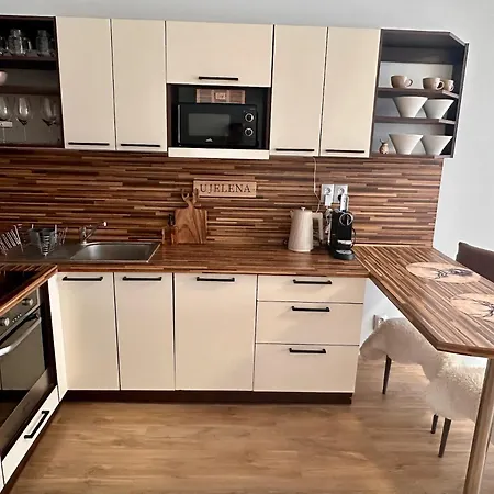 Apartmán U Jelena S Parkovacím Místem V Centru Města
