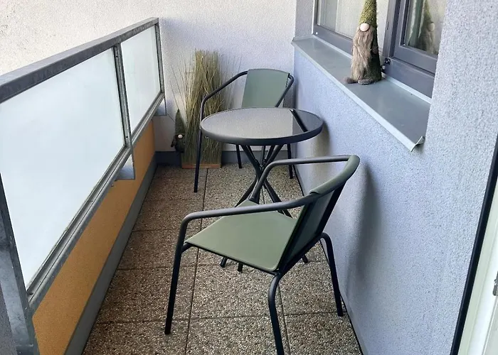 U Jelena S Parkovacim Mistem V Centru Mesta *